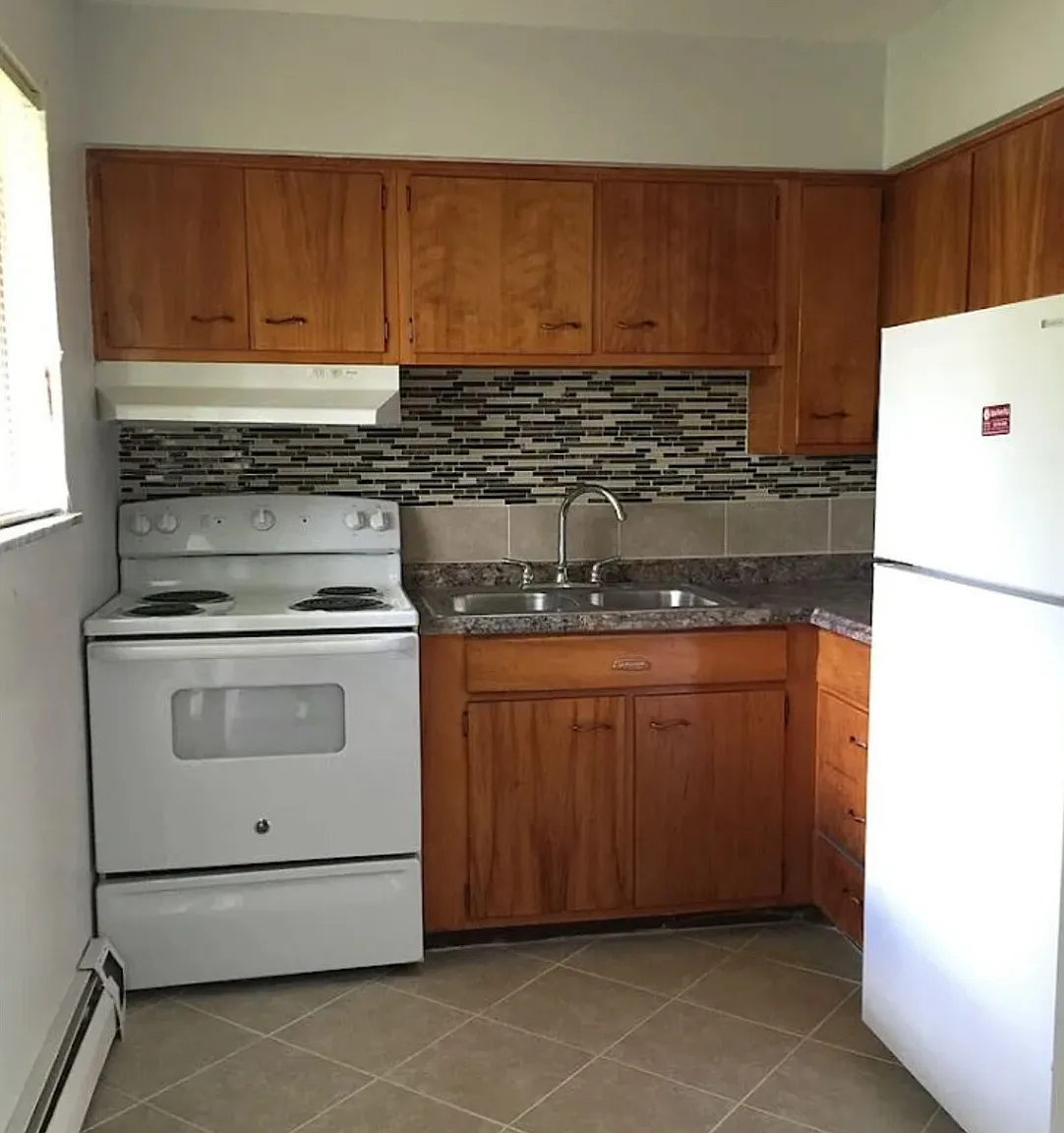 1330 West Hillcrest Avenue — Photo 4