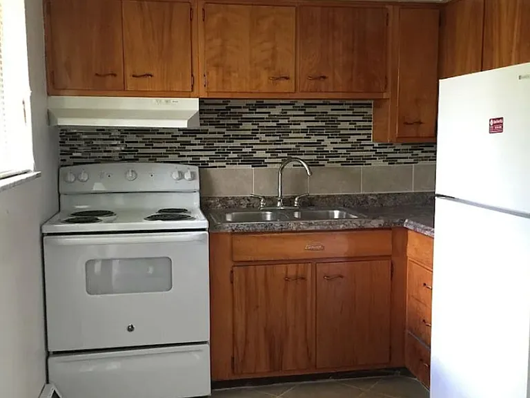 1330 W Hillcrest Ave — Photo 4