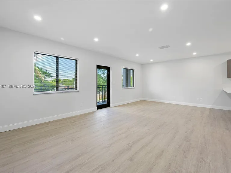 349 NW 40th St #203 — Photo 5