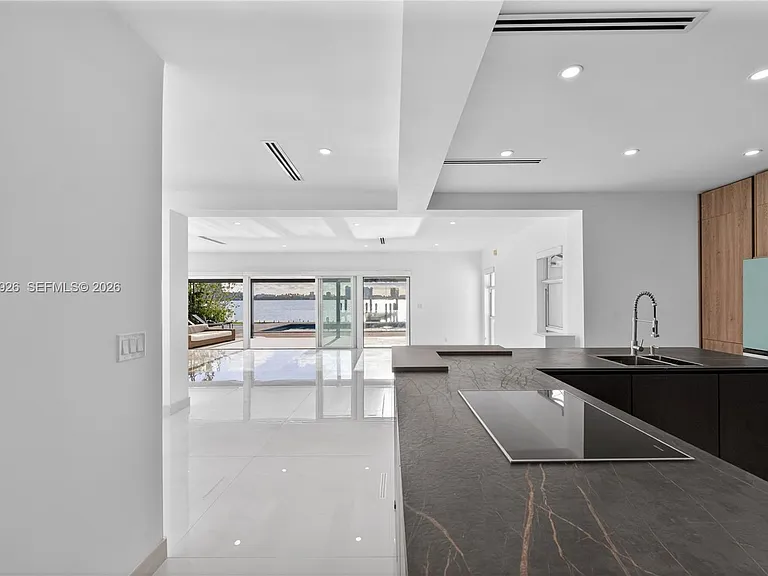 1101 S Shore Dr #1 — Photo 23