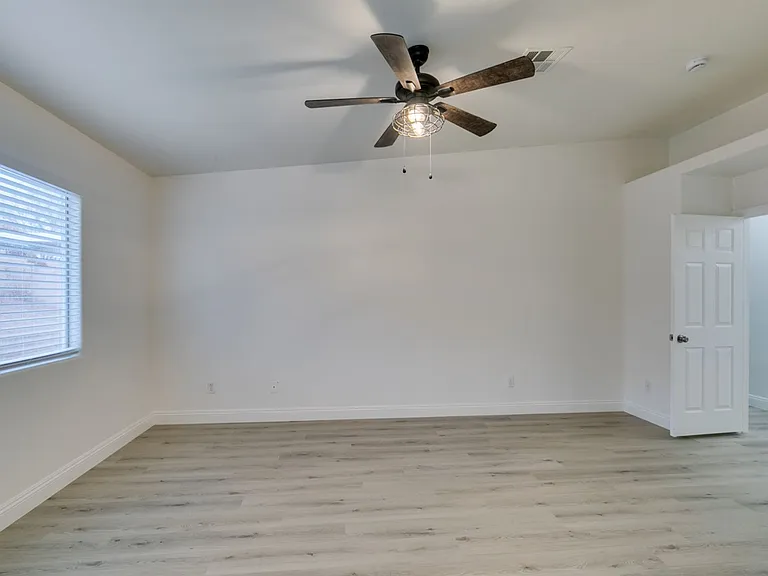 437 Palegold St — Photo 37