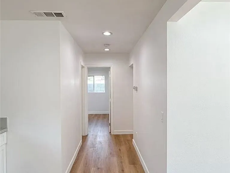 453 W Locust St #B — Photo 11