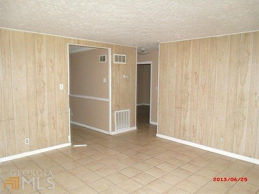 5th image of 106 Burkshire Ct #B