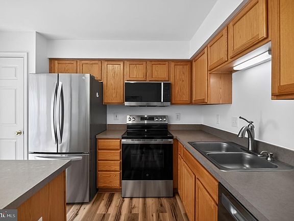 4th image of 9053 Falcon Glen Ct