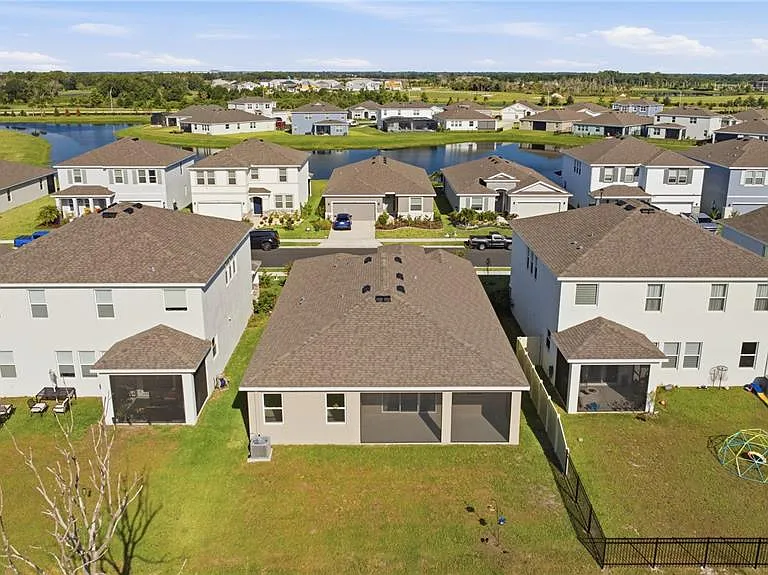 10622 Eustis Dr — Photo 31
