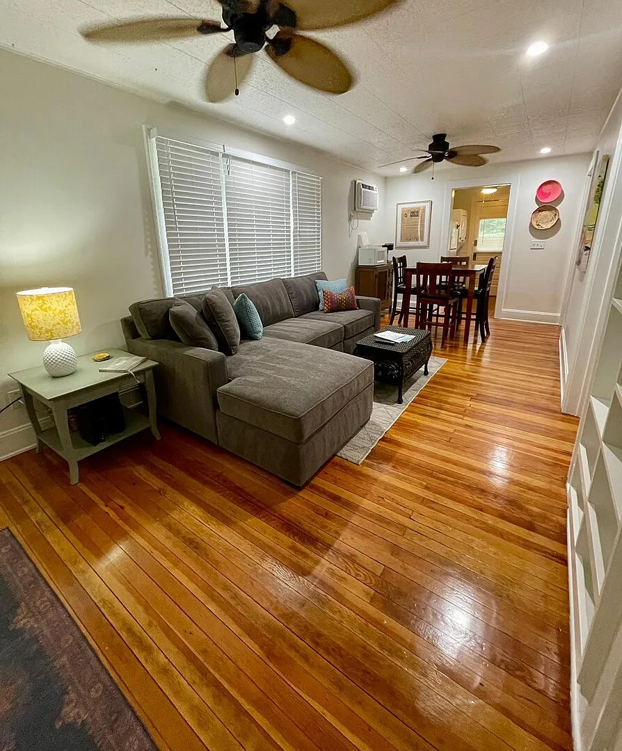 Little Bungalow — Photo 1