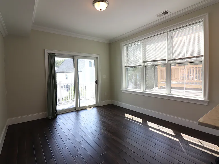 140 Minden St #2 — Photo 3