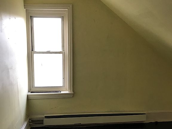 5th image of 1013 Parker St