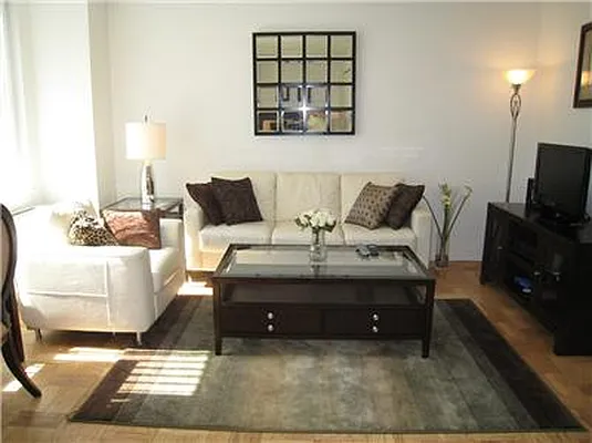 Rented by Metropolitan Res. Partners | media 8