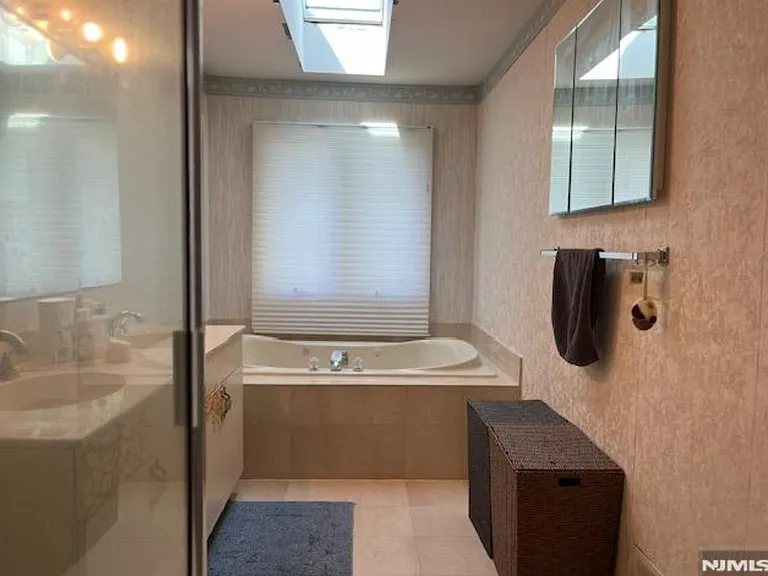 100 Lakeview Dr — Photo 10