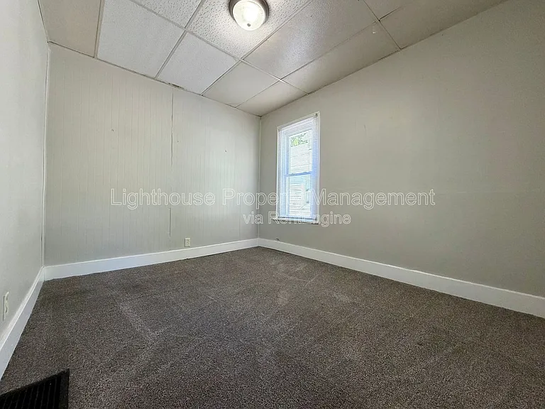1011 Quarry Ave NW — Photo 10