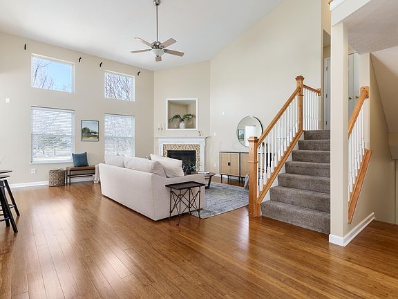 5th image of 3289 Walkerview Dr