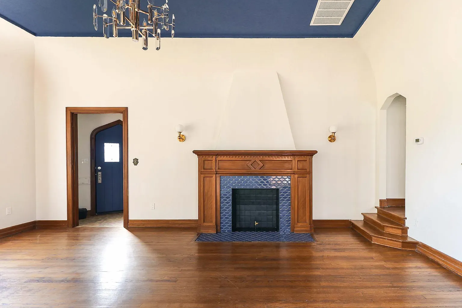 2 bed, 1.5 bath, 1529 sqft, $2,200 — Photo 2