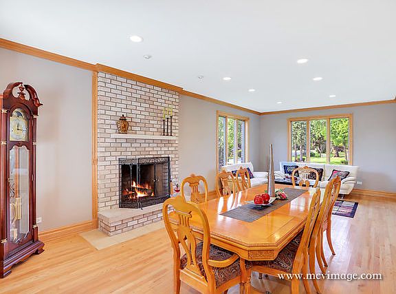 5th image of 295 W Woodworth Pl