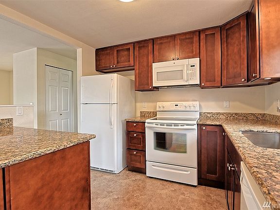 3rd image of 5109 106th St NE