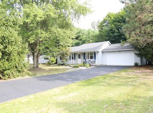 28085 Two Oaks Cir, Lawton, MI 49065