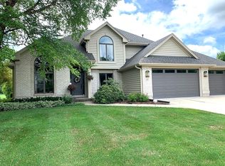 18 Naausay Ct, Oswego, IL 60543