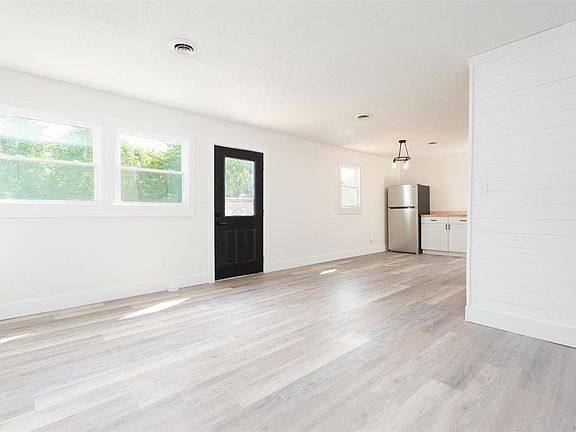 5th image of 1829 W 6th St