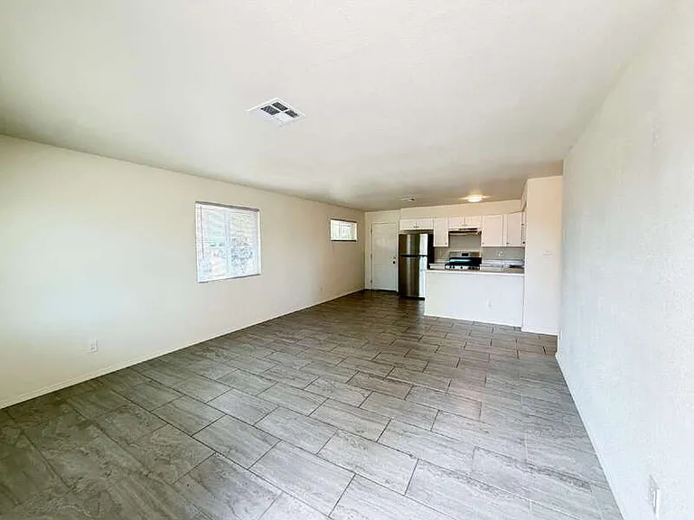3701 N 9th Pl — Photo 2