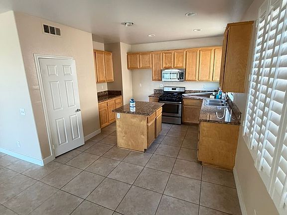 5th image of 16060 Edgewater Ln