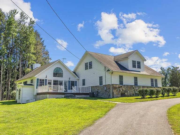2 Spring Brook Ln — Photo 1