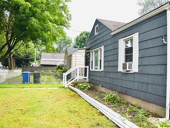 4th image of 54 Georgetown St