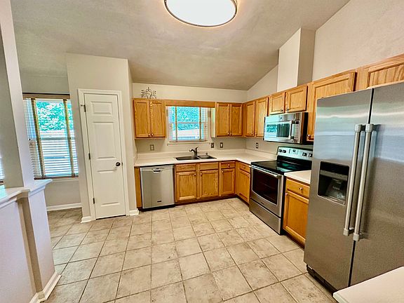 4th image of 5525 Green Meadows Ct