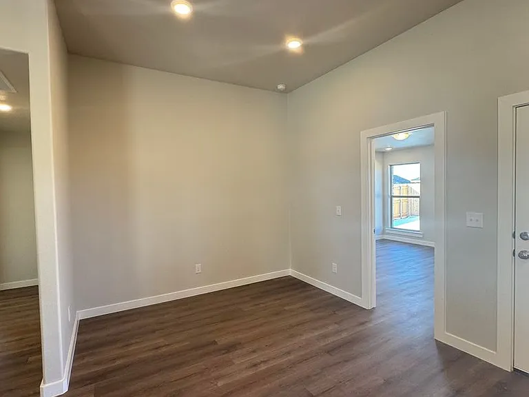 6508 Lewisville Ln — Photo 5