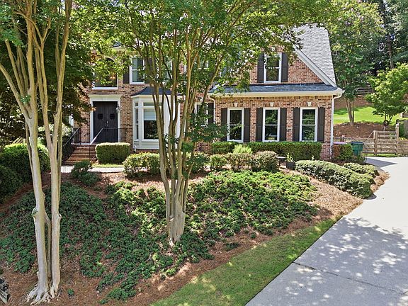 2nd image of 112 Grandcrest Dr