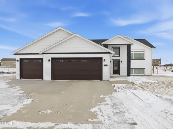 665 Parkway Ln E, Northwood, ND 58267