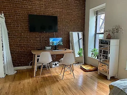 Rented by Oxford Property Group | media 32