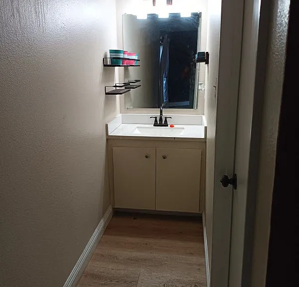 170 W Vermont Ave #4 — Photo 6