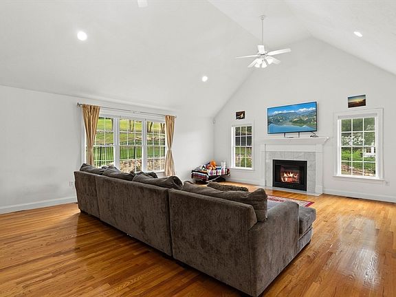 4th image of 253 Shining Rock Dr