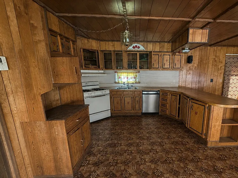 261 Hamilton Rd — Photo 3