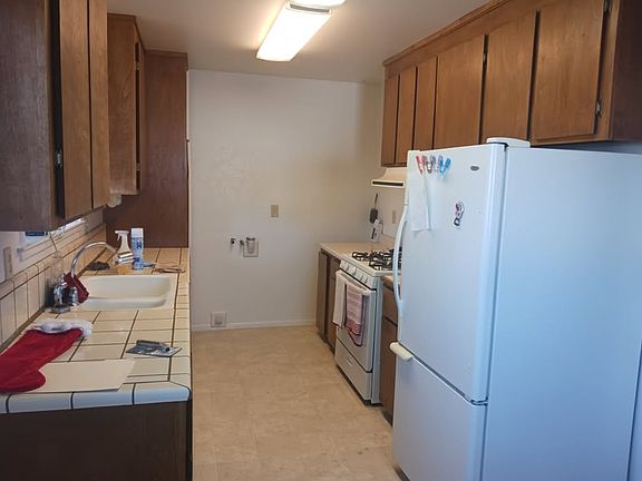 5th image of 1517 Arbutus Ave #2