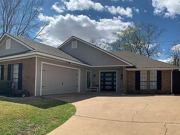 2nd image of 635 Savanna Dr