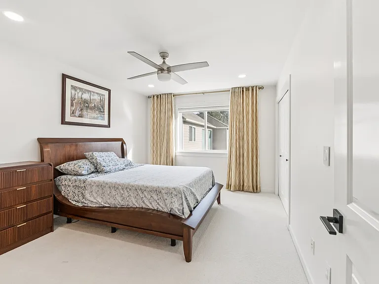 21011 SE 6th Pl — Photo 38