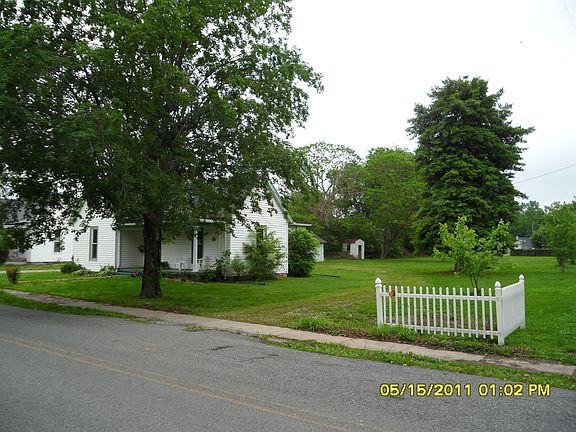 side/picket fencing/roses