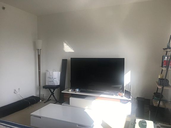 3rd image of 260 King St Unit 441