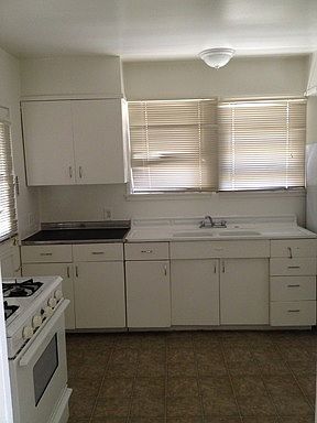 3rd image of 32 N Marengo Ave APT A