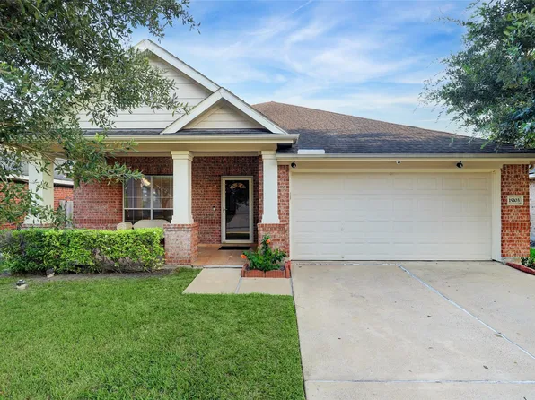 19103 Golden Heath Ln, Richmond, TX 77407