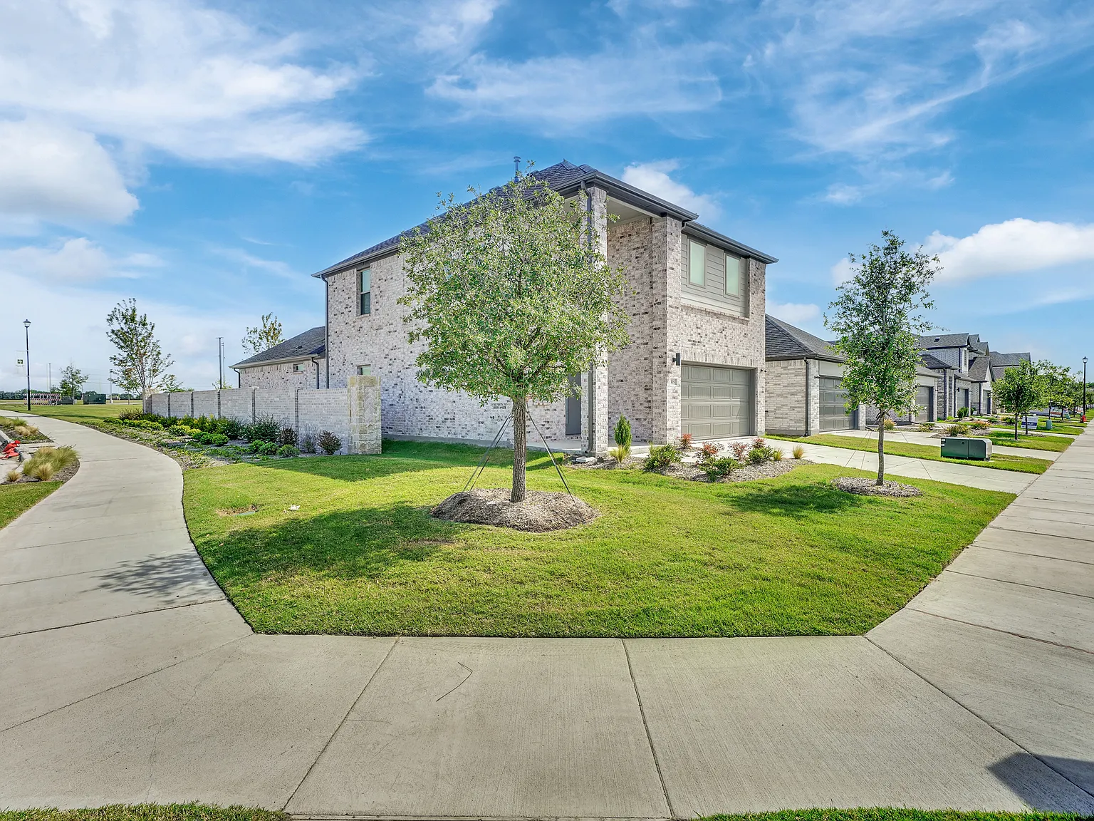 4 bed, 2.5 bath, 2350 sqft, $2,700 — Photo 3