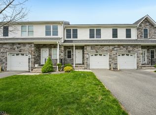26 Decroce Ct, Parsippany, NJ 07054