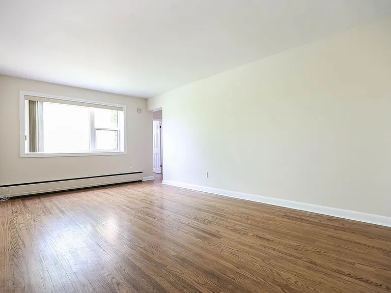 825 Corydon Ave — Photo 24