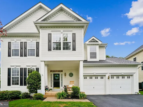 35551 Sarasota St, Round Hill, VA 20141