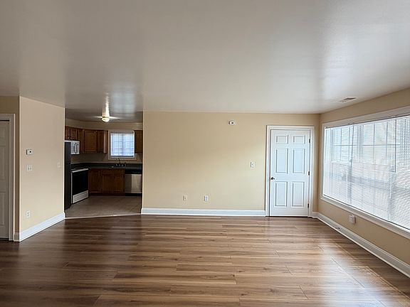 5th image of 30 Judith Ln #101