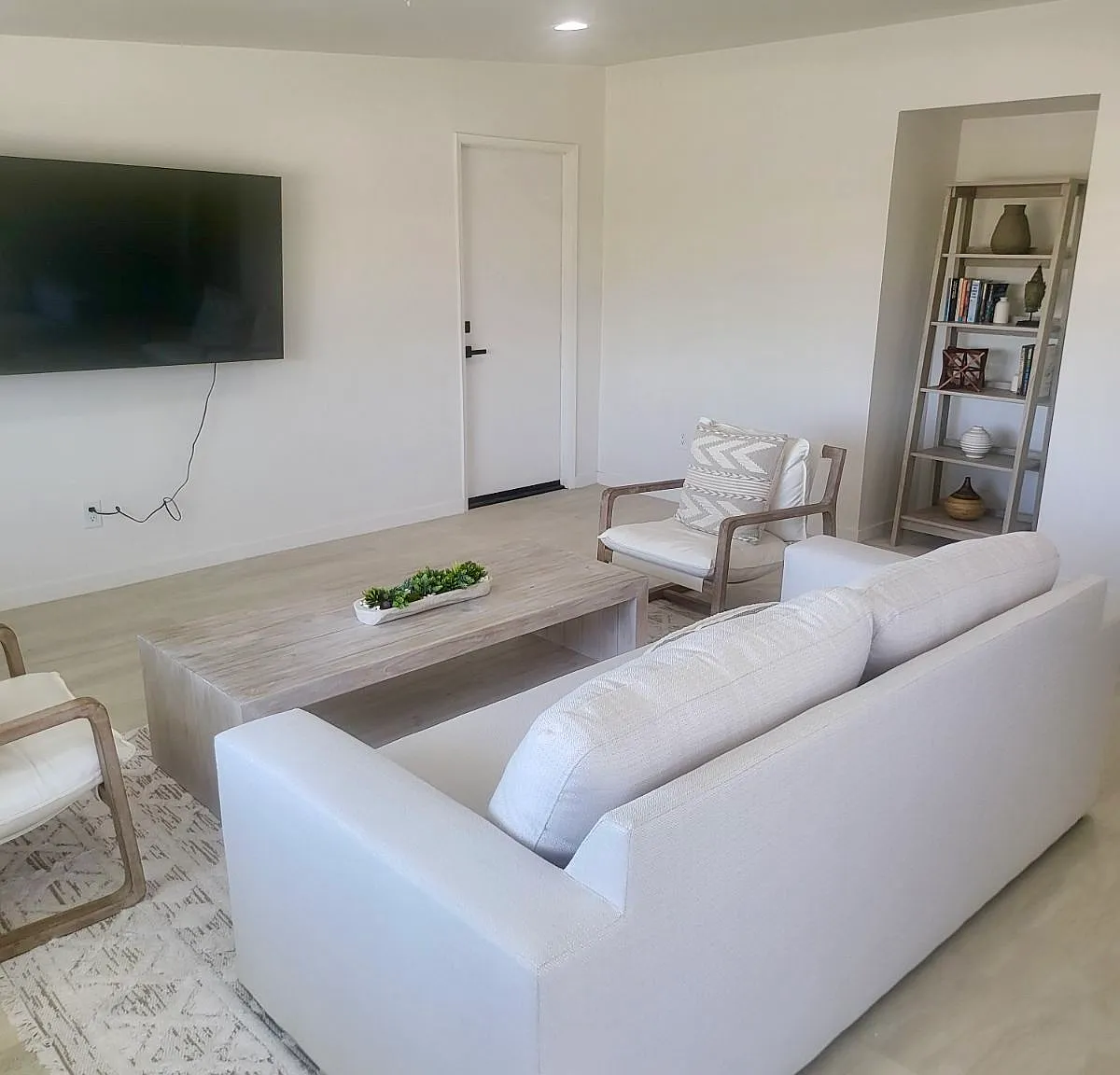 3 bed, 1728 sqft, $3,775 — Photo 3