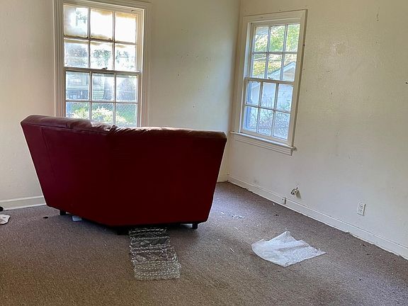 2nd image of 828 Hickam Dr