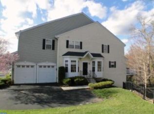 92 Longview Ln, Newtown Square, PA 19073