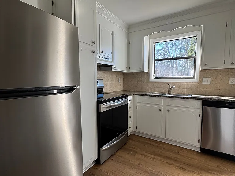 514 Brookside Ct — Photo 5